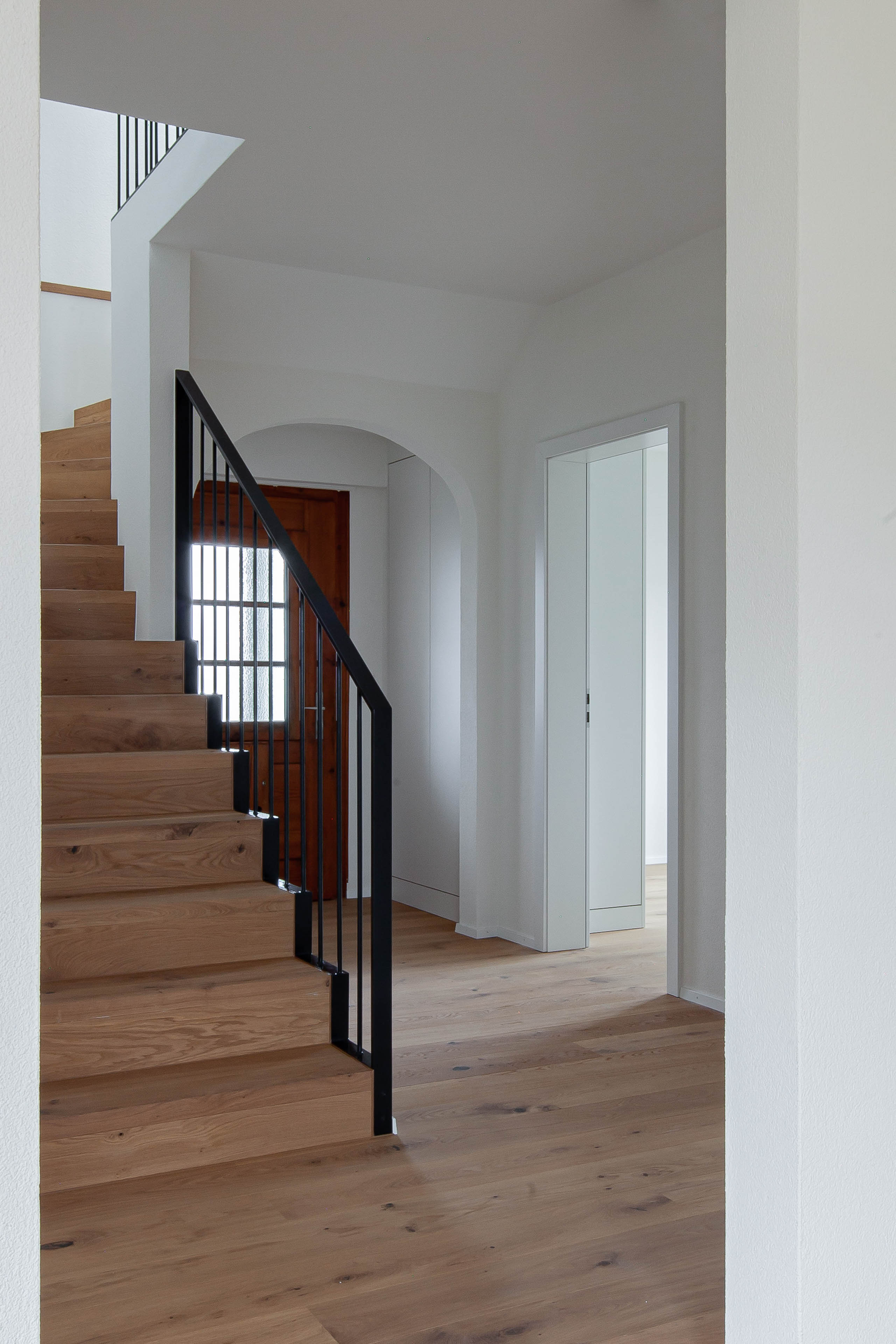 Landhausdiele Eiche mit Treppenverkleidung im Reiheneinfamilienhaus