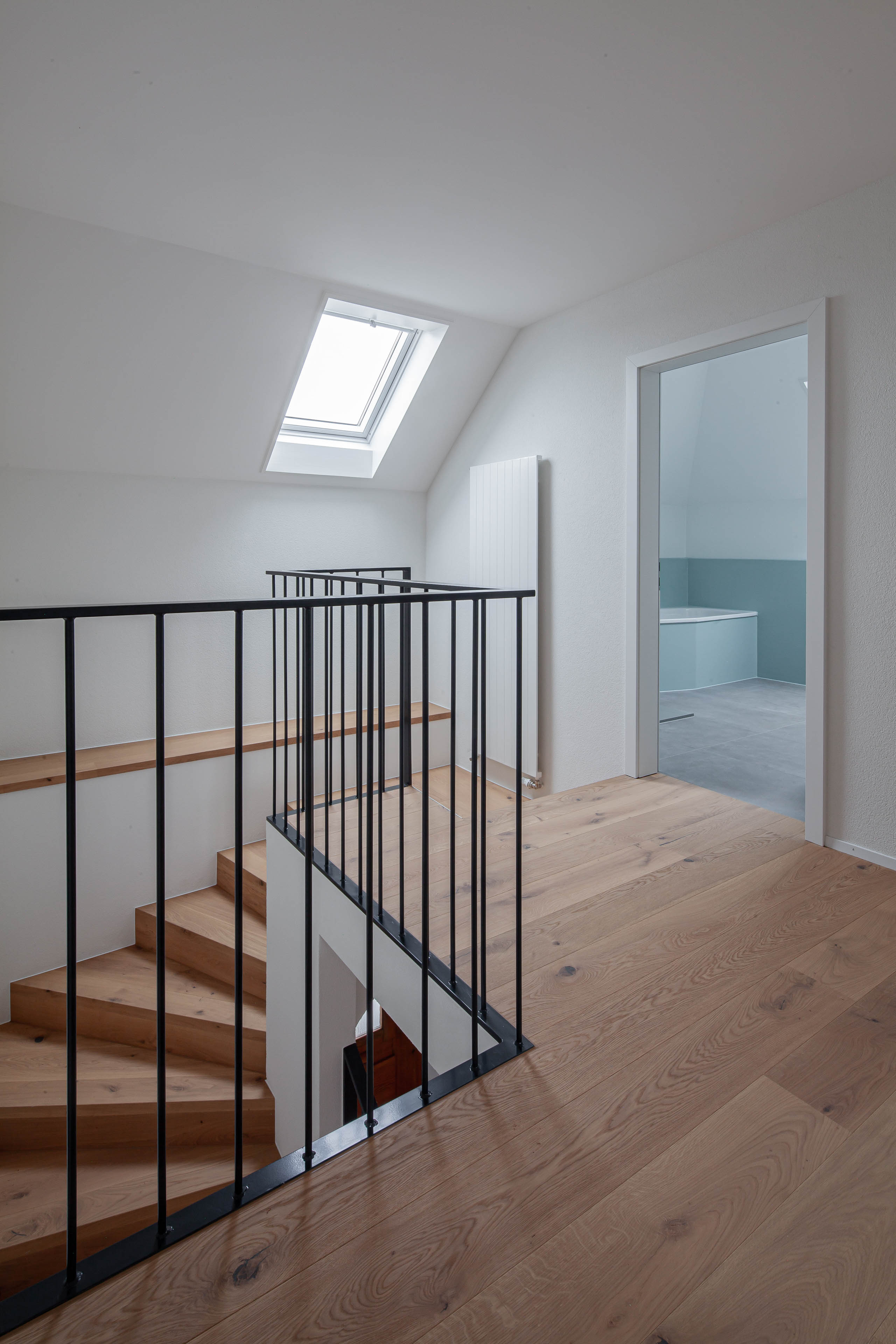 Landhausdiele Eiche mit Treppenverkleidung im Reiheneinfamilienhaus